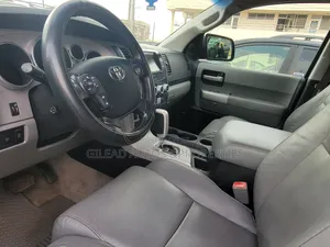 Toyota Sequoia Platinum 4dr SUV 4WD (5.7L 8cyl 6A) 2008 Gray