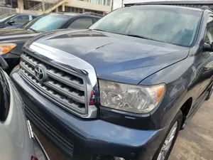 Toyota Sequoia Platinum 4dr SUV 4WD (5.7L 8cyl 6A) 2008 Gray