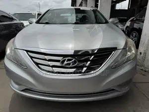 Hyundai Sonata Limited Sedan FWD (2.4L 4cyl 6A) 2011 Silver