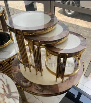 High Quality Italian Center Table With Side Stools