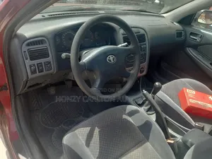 Toyota Avensis 1.8 C 2005 Red