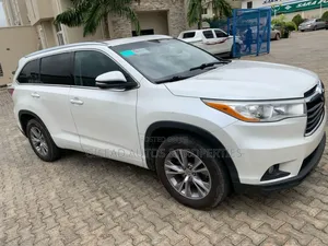 Toyota Highlander XLE 4dr SUV (3.5L 6cyl 6A) 2015 White