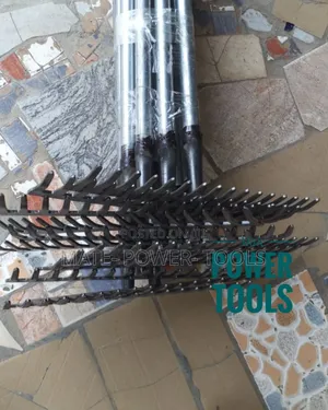 Heavy Duty Steel Shaft Garden Rake - 16 Teeth