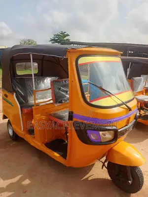 TVS Apache 160 4V 2023 Yellow