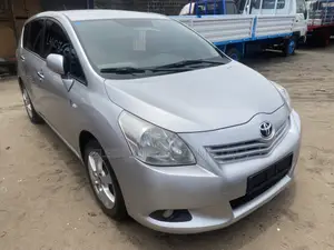 Toyota Verso 1.8 2013 Silver