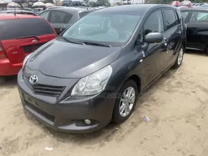 Toyota Verso 1.8 2013 Gray