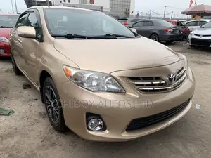 Toyota Corolla 2012 Gold