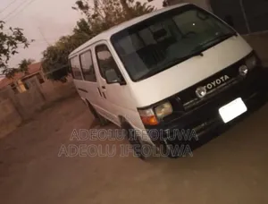 Toyota HiAce 2000 White