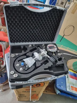 Hydraulic Hand Test Pump.
To 1,000 Bar [14,500 Psi].
