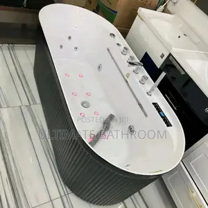 Black And White Jacuzzi Bathtub