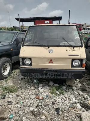 Tokunbo Mitsubishi L300 Mini Truck .Petrol Engine