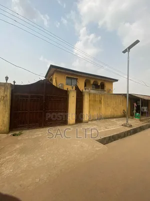 3bdrm Block of Flats in Ikorodu Garage for sale