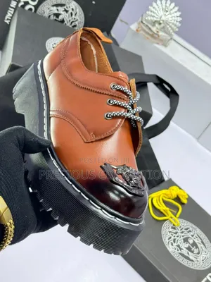 Dr Martens Single Line, Logo High Sole Shoe