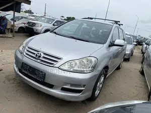Toyota Avensis Verso 2.0 Petrol 2005 Silver