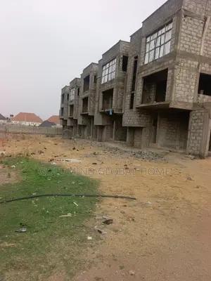 4bdrm Apartment In Goldmind Estate Kaura For Sale