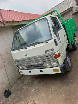 Nigeria Used Toyota Dyna 150 4yers 3y Petrol Engine