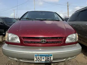 Toyota Sienna XLE & 1 hatch 2000 Red