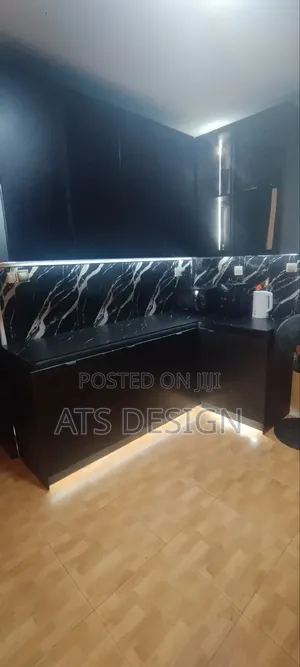 Kitchen Cabinetry and Decor