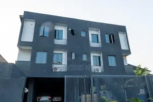 2 Bedroom Apartment With a Wine Bar and Outdoor Patio
