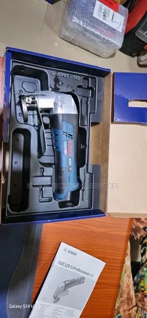 Bosch GSC 12v-13 Cordless Metal Shear