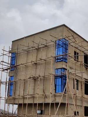 Frameless Angle Window