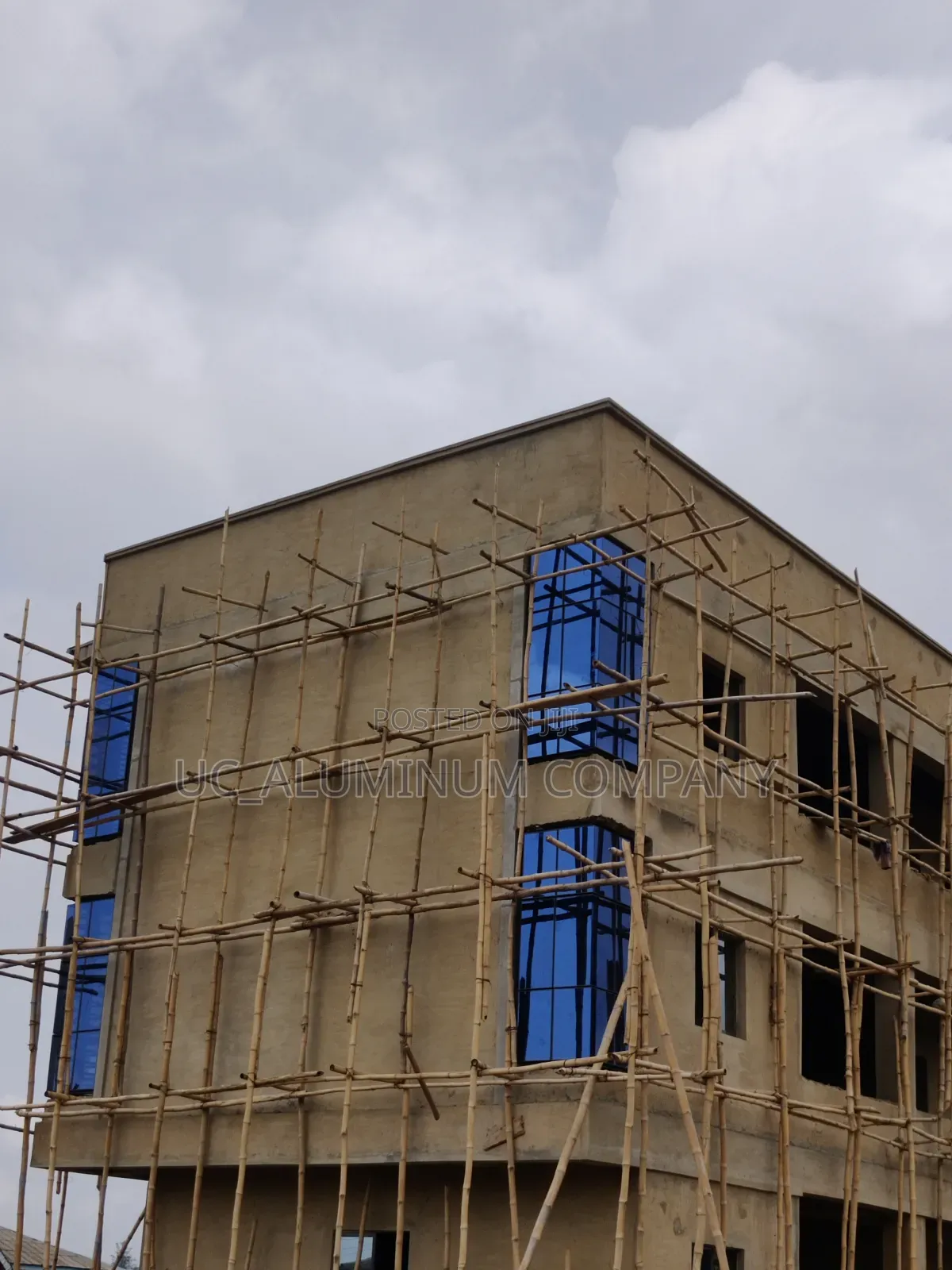 Frameless Angle Window