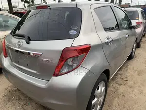 Toyota Yaris 2011 Silver