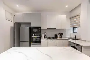 Modern 2-bedroom Maisonette With Top-notch Amenities.