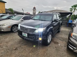 Toyota Fortuner 2.7 AWD 2012 Black