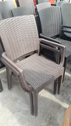 Good Four Legs Plastic Chair With Arms Rest