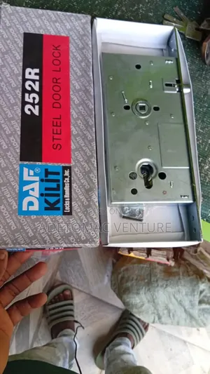 Lock Set and Handle