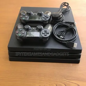 Playstation 4 Pro 1tb With 2 Pads