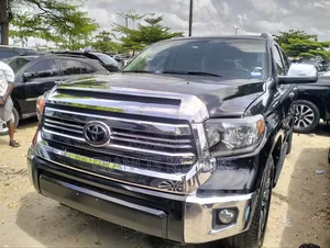 Toyota Sequoia Platinum 4dr SUV 4WD (5.7L 8cyl 6A) 2016 Black