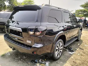 Toyota Sequoia Platinum 4dr SUV 4WD (5.7L 8cyl 6A) 2017 Black
