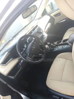 Toyota Avalon XLE 4dr Sedan (3.5L 6cyl 6A) 2014 Gold