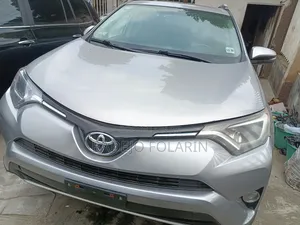 Toyota RAV4 XLE AWD (2.5L 4cyl 6A) 2017 Silver