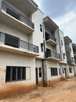 5bdrm Duplex in Jahi for sale