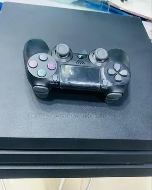 Playstation 4 Pro 1tb With 1 Controller and Accessories