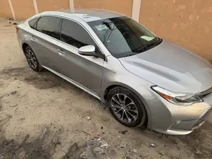 Toyota Avalon XLE FWDSedan (3.6L 6cyl 6A) 2016 Silver
