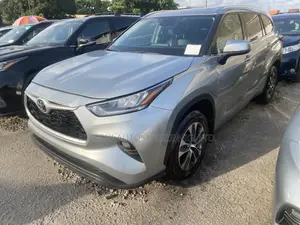 Toyota Highlander XLE 2021 Gray
