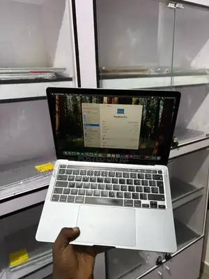 Laptop Apple MacBook Pro 2022 M2 16GB Apple M2 SSD 256GB