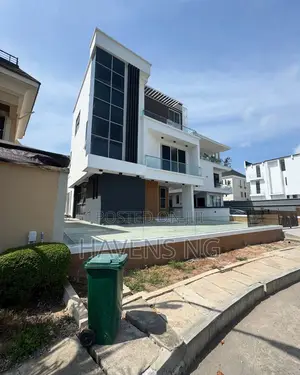 5bdrm Duplex in Osapa london for sale