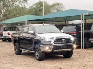 New Toyota Hilux 2025 Black