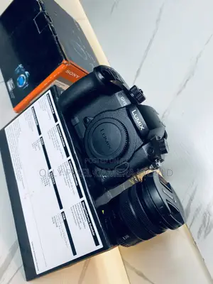 Panasonic Lumix Gh5 With Lens
