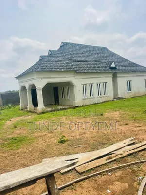 3bdrm Apartment in Mogaji, Oyo for sale