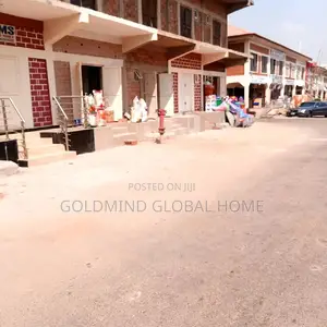 Strategically Located Lock Up Shop in Kaura Market for Sale