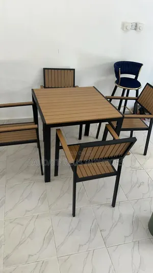 Exquisite 4 Sitters Wooden Garden/Outdoor Table