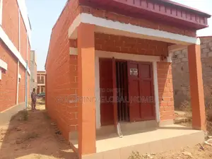 Distress Sale: Double Shop for Sale in Fo1 MKT Kubwa