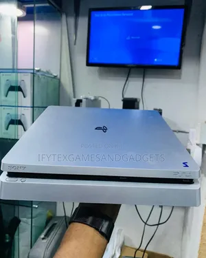 Neat Ps 4 Slim 500gb With Accessories and 1 Controller