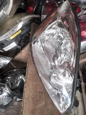 Toyota Sienna Right Headlight 2004